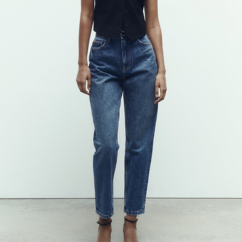 Zara HIGH-WAISTED MOM FIT DENIM JEANS